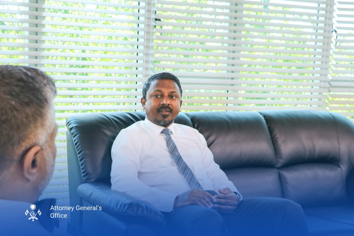 ބަންޑާރަނައިބު އަލްއުސްތާޛު އަޙްމަދު އުޝާމް މިއަދު ވަނީ ޕްރޮސިކިއުޓަރ ޖެނެރަލްގެ މަޤާމާ އަލަށް ޙަވާލުވެވަޑައިގަތް ޖަސްޓިސް (ރިޓަޔަރޑް) އަލްއުސްތާޛް ޢައްބާސް ޝަރީފާ ބައްދަލުކުރައްވާ މަރުޙަބާ ދަންނަވާފައި. 
މިބައްދަލުވުމުގައި ޖިނާއީ އަދުލުގެ ނިޒާމު ހަރުދަނާކުރުމާ ގުޅޭގޮތުން