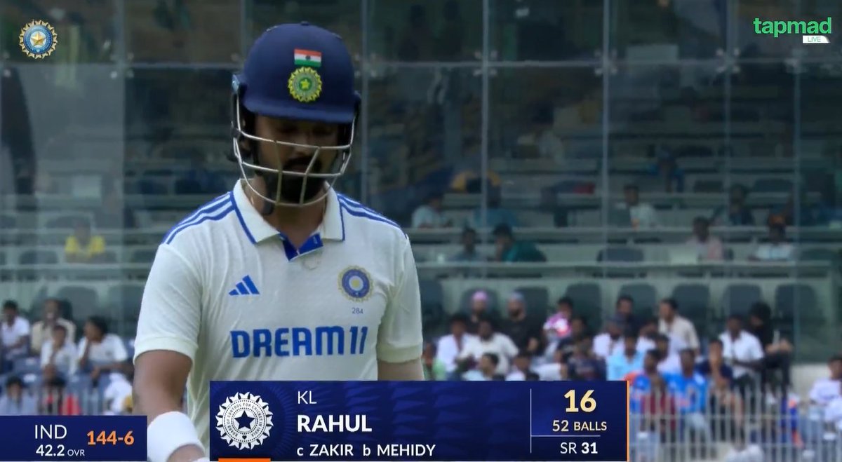 Akamun Tree Suddenly runs and boundaries are coming as soon Kl Rahul got dismissed ...