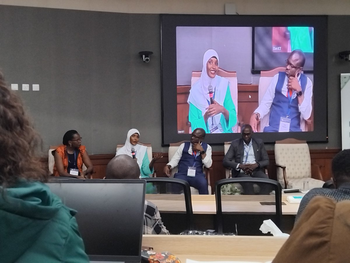 <a href="/Honeyfarsafi/">Hanifa 🇵🇸 🇵🇸</a> on drawing the line between journalism and activism: "I had to take a break from work , and it's been hard to get back because the activism in me has taken over. But when it comes to being a journalist, I am professional." 

#DMAfrica2024