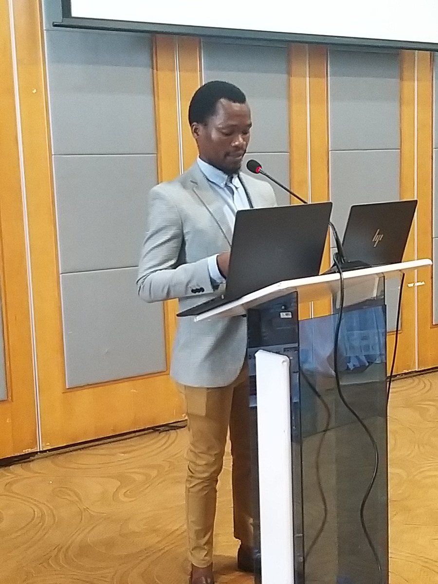 HEPU's Programmer Emmanuel Mnjowe explains to the delegates how VEDMAP as a tool can be used.

#thinktankconference
#hepu