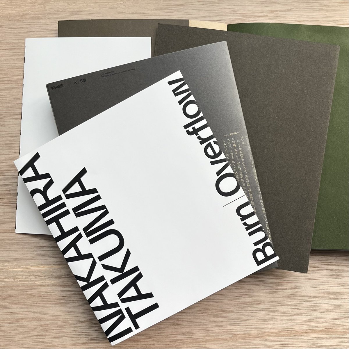 LIVEARTBOOKS1's tweet photo. 「中平卓⾺ ⽕―氾濫」展公式図録「再販版」

先日色校正を終え、表紙と見返しの色が決定しました。初版よりもさらに深い茶色が、本全体を引き締めています。

再販版の予約は9月30日までですので、お早めに！
#中平卓馬 https://t.co/ph56ccYrWu