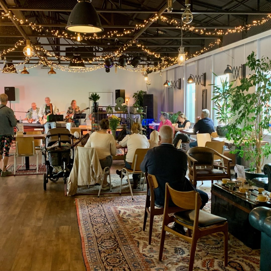 Deelcafé De Buuf was 11 september jarig dlvr.it/TDQQJ0