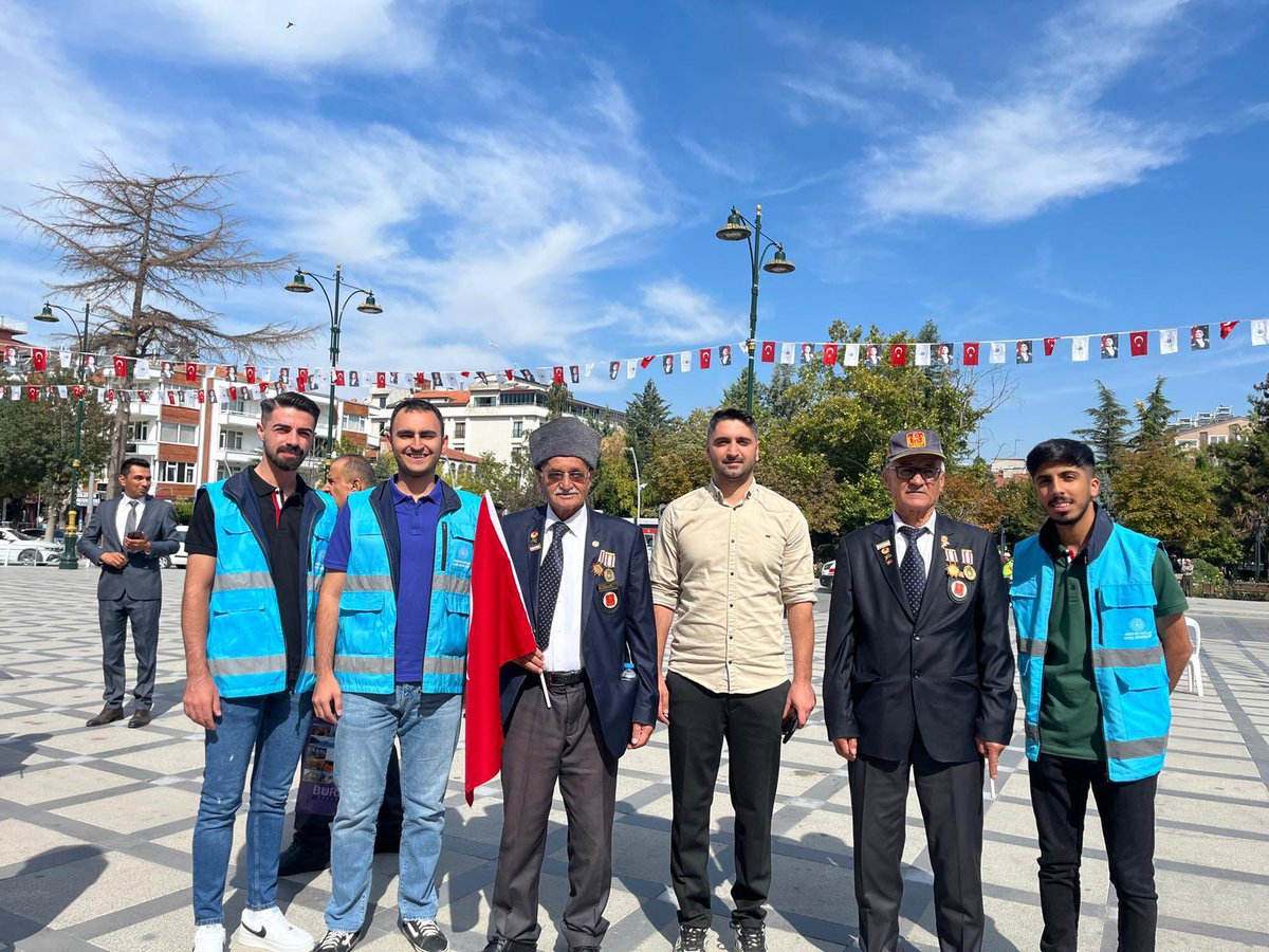 BurdurKYGM's tweet photo. 📍 Asım’ın Nesli Yurt Müdürlüğü

19 Eylül Gaziler Gününde Burdur Valiliğimizin düzenlediği programa katılarak kahraman Gazilerimizi yurdumuz öğrencileri ile ziyaret ettik. https://t.co/lVbNg3Uc2v