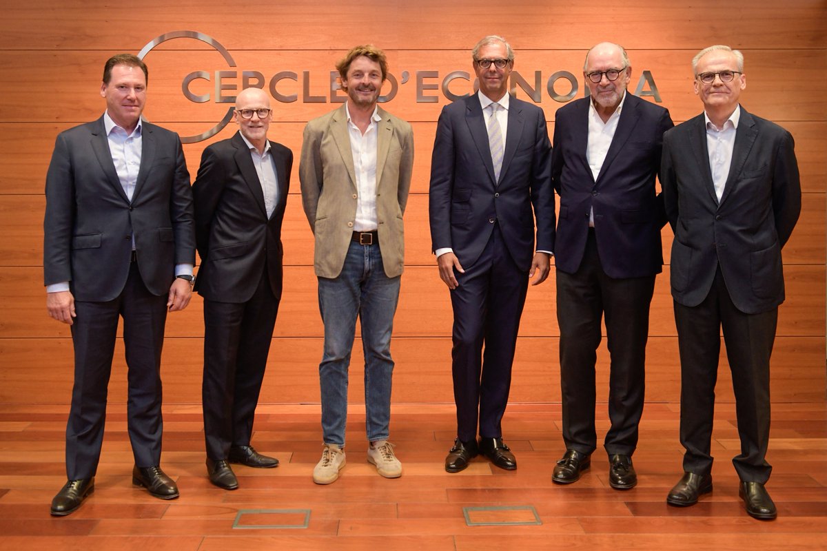 ASCEFcat's tweet photo. L’ #ASCEF i el @CdEconomia han organitzat, amb la col·laboració del @BBVA_espana , la 4ª edició de “L’empresa familiar: Passat, present... I futur?” una sessió centrada en la trajectòria de destacades empreses familiars

Seguir llegint 👉 https://t.co/8gMKUMgTrt

#empresafamiliar https://t.co/R1d2Up3qca