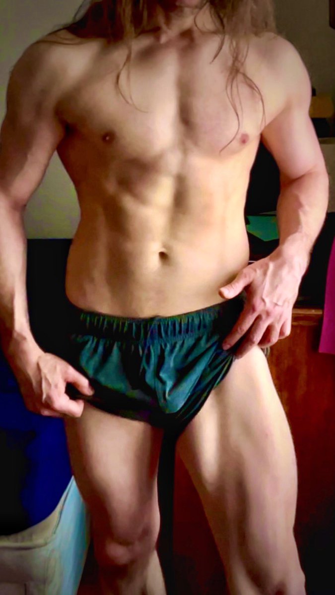 Today was leg day! 

It’s tradition, after all 😂 

#fitness #humpday #bodybuilding #Health #legday