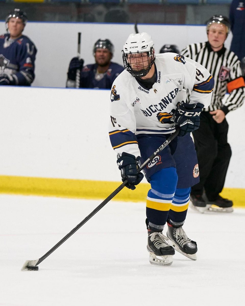 Romford Buccaneers' 24/25 jerseys looking extra fresh on the ice...

#feelthepower #dunamissportswear #dunamiswear #icehockeyuk #icehockeyplayers
