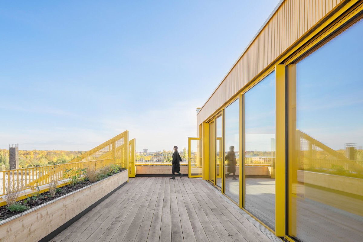 Archello's tweet photo. The transformation of Haus1 at Impact Campus Berlin by MVRDV incorporates Solarlux’s CERO III sliding windows and Ecoline bi-folding doors for seamless indoor-outdoor transitions.
https://t.co/h3WPfcMzUE
#SustainableArchitecture #CollaborativeDesign #WorkplaceWellbeing https://t.co/2HOTmEgx92
