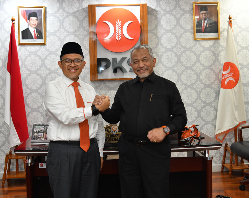 PKS Partai Modern 

Barakallah <a href="/aheryawan/">Ahmad Heryawan</a> sbg plh slama <a href="/syaikhu_ahmad/">Ahmad Syaikhu</a> mengikuti kontestasi pilgub Jabar.

Kemampuan Partai melakukan transisi kepemimpinan secara smooth tanpa dispute sbg ciri partai modern. 

Ref: 'Political Party Management,' by Catrina Schläger &amp; Judith Christ