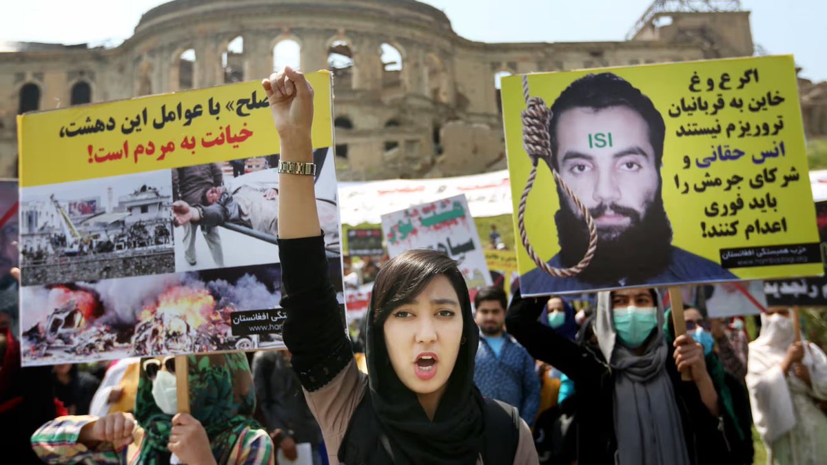 Hyphen (@onlinehyphen) on Twitter photo 'I see myself and millions of girls like me ignored and abandoned by the world at the mercy of a brutal regime.' <a href="/aminiarchives/">Mariam Amini</a> spoke to women finding ways to resist a new Taliban law banning female voices in public.
→hyphenonline.com/2024/09/16/afg…
📸Manija Mirzaie 'I see myself and millions of girls like me ignored and abandoned by the world at the mercy of a brutal regime.' <a href="/aminiarchives/">Mariam Amini</a> spoke to women finding ways to resist a new Taliban law banning female voices in public.
→hyphenonline.com/2024/09/16/afg…
📸Manija Mirzaie