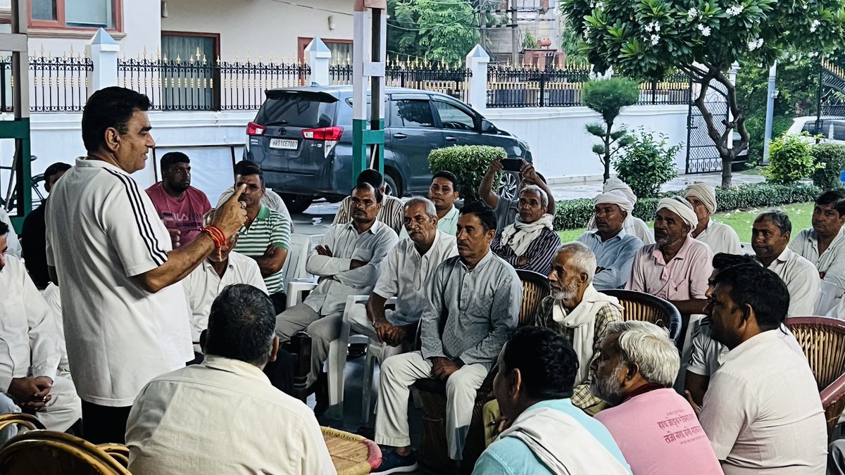 lalitnagarmla's tweet photo. #जनसंपर्क #जनसंवाद #जनआशीर्वाद

तिगांव विधानसभा क्षेत्र के बहादुरपुर गांव की सरदारी ने मेरे फरीदाबाद स्थित आवास पर पहुंच कर अपना समर्थन और आ��ीर्वाद दिया।

आपके द्वारा मिले अपार स्नेह व प्यार के लिए हृदय से आभार।

#lalitnagar #tigaonvidhansabha #haryanaelection2024 #मै_आज़ाद_हूँ #जनता_का_उम्मीदवार #लड़ेगा_ललित_जीतेगा_ललित #तिगांव_माँगे_ललित_नागर @iabhilashnagar @maheshnagar97 @ManojNagar97
