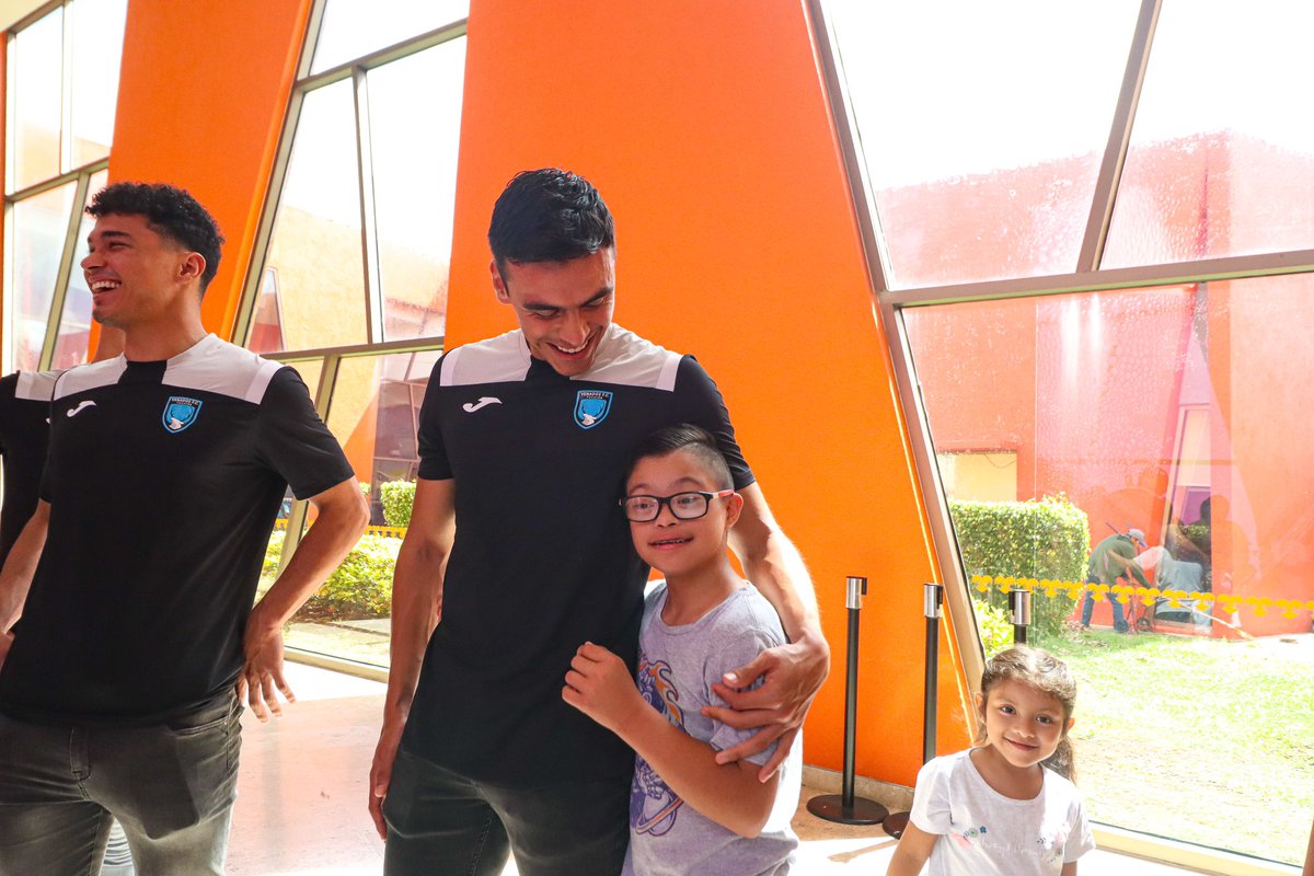 dpineda9's tweet photo. Gran día visitando el @CRITYucatan 
Mucho respeto y admiración por quienes forman parte 💛💜
¡Súmate al Teletón! https://t.co/7yiMbYxuoO