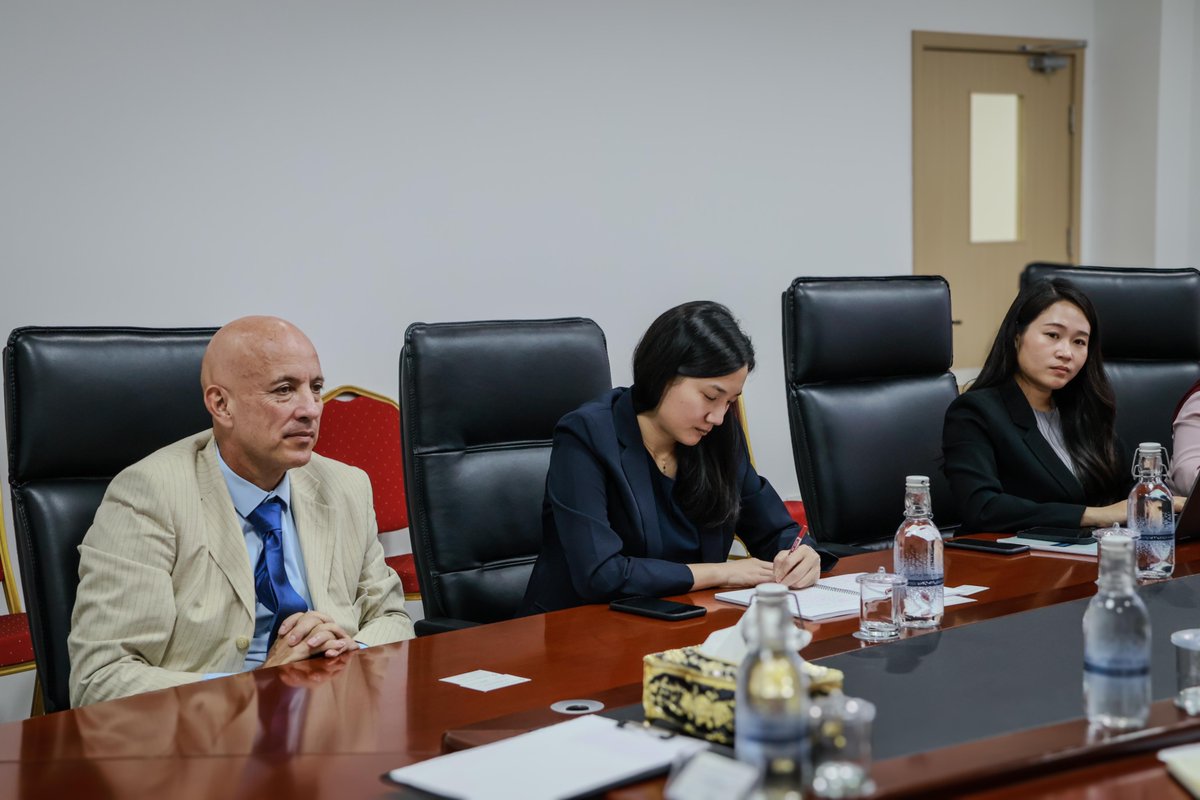 MoTCAmv's tweet photo. Senior Officials from the Ministry met with the Asian Infrastructure Investment Bank (AIIB) Mission. Productive discussions were held on potential areas for collaboration, along with technical and financial assistance opportunities. 
@AIIB_Official https://t.co/1pnqgwIXxH