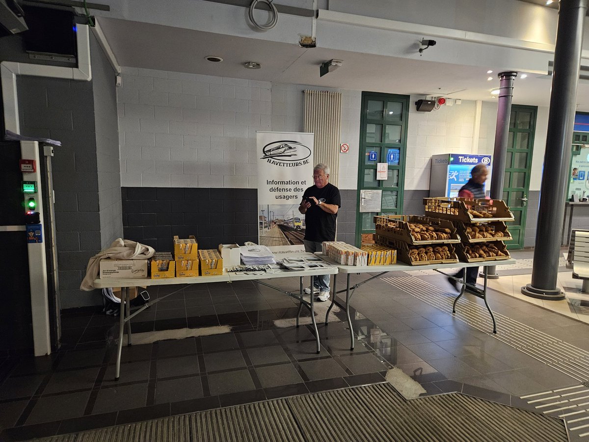 Le petit-déjeuner est offert aux navetteurs ce matin.