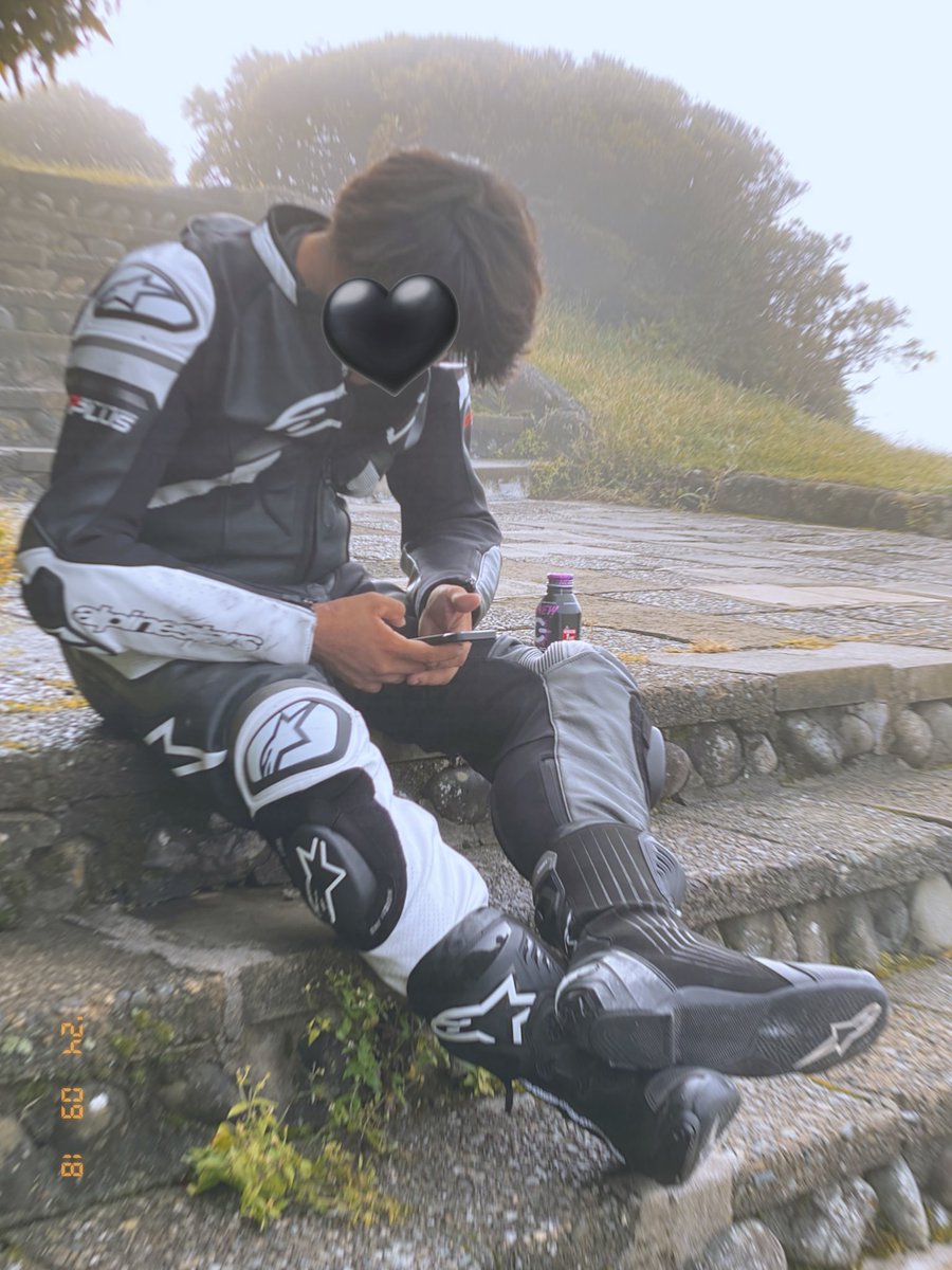 昨日の朝は霧がやばすぎました。
ツナギ、ブーツ、グローブをプレゼントしてあげたら自分も欲しくなってブーツだけ買ってみた❤️‍🔥
排熱感じなくて最高です、、。笑