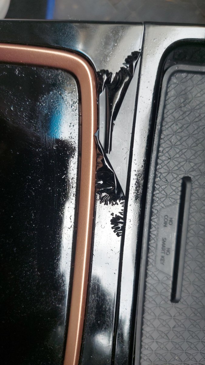 imsurendra_13's tweet photo. @anandmahindra @MahindraRise @Mahindra_XUV400 even after several complains &amp; list of problems mentioned to the mahindra workshop. Trying to convince us all mahindra cars have these kind of problems, strange! It feels like until i pay for these problems no solution will be given. https://t.co/xYFGDMrZq3