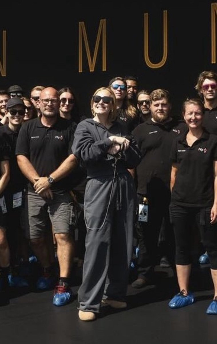 adelesjosh's tweet image. Adeleeee 🥹🫶