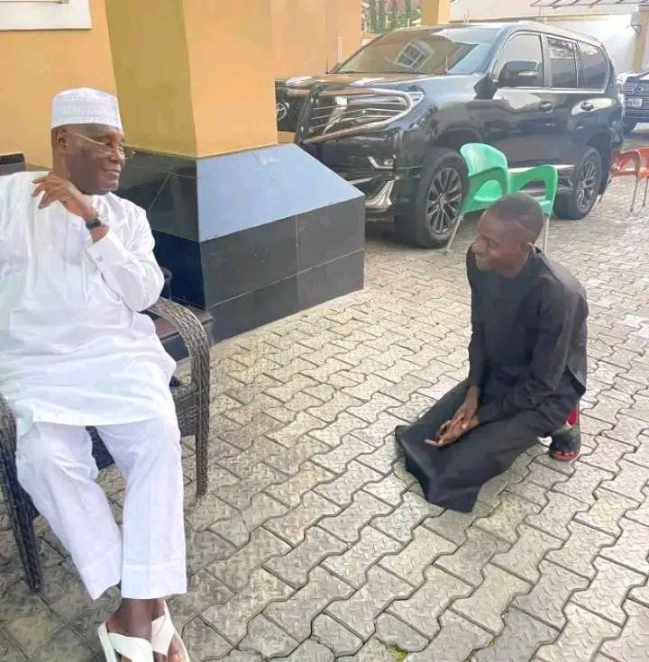 AmbAbdulkadeer's tweet photo. @SodiqTade @AbdulsalamAtiku Salam Abokina please send me your contact. Here is me with Daddy. https://t.co/JeXP4RdmYX