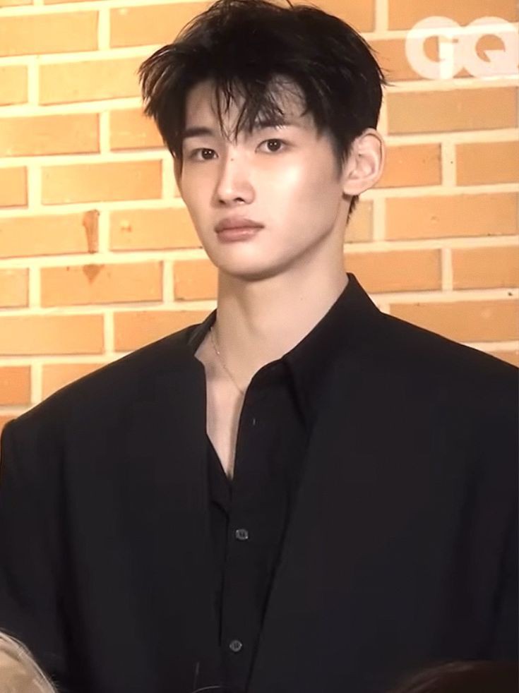 the chokehold this photoshoot has on me