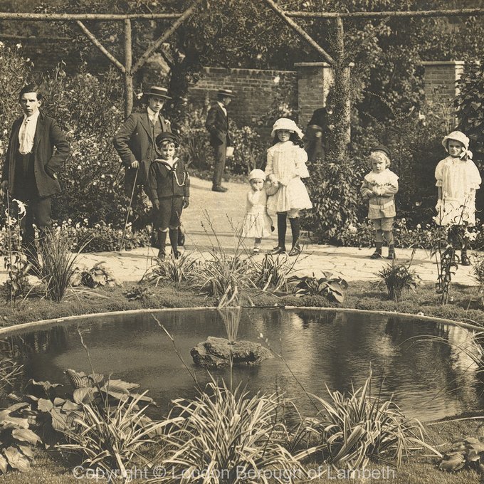 #ThrowbackThursday  takes us back to c.1918. The English Garden at the Rookery on Streatham  Common
(Lambeth Archives) #StreathamHistory #Rookery