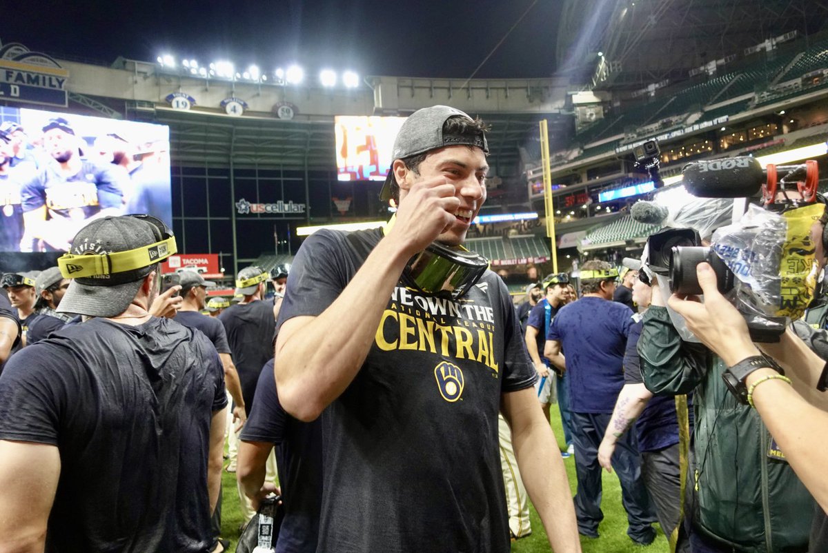 SpectrumNews1WI's tweet image. Some of our favorite shots tonight 📸🍾

#Brewers #undaunted #NLcentral