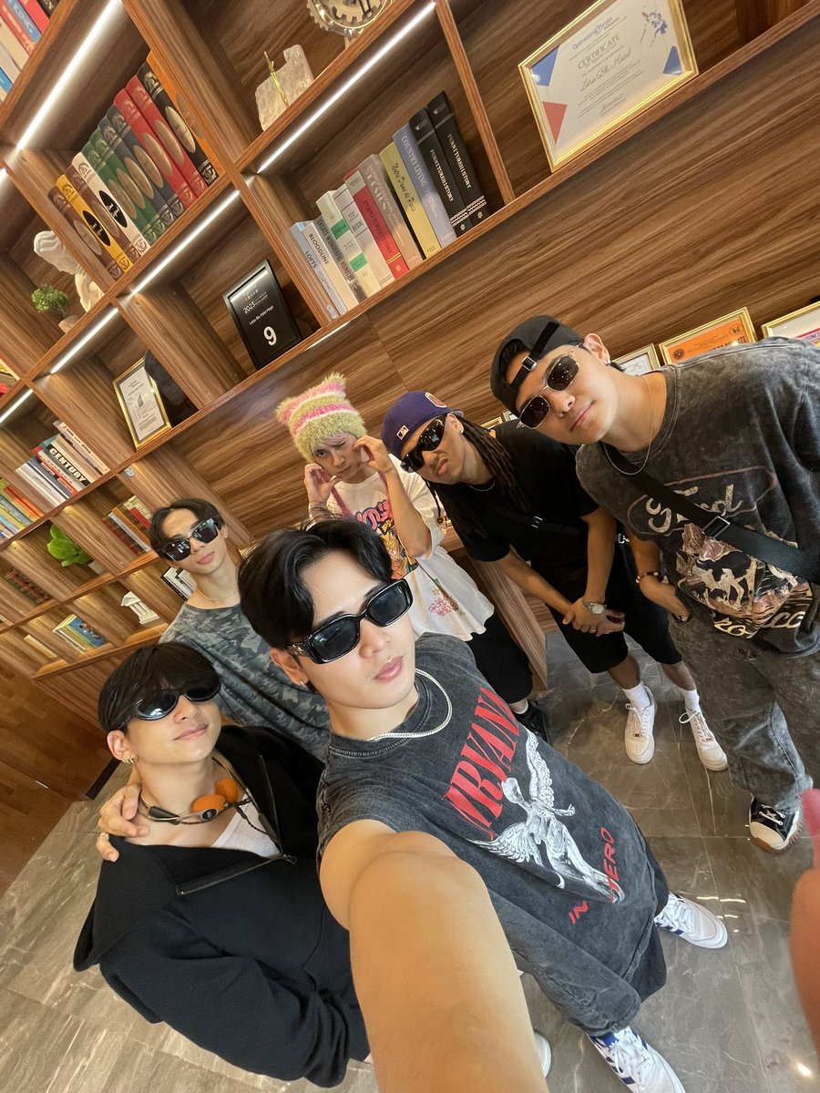 Official_ALAMAT's tweet photo. Maray na aldaw Bicolandia 🤎
Ready for Coke Studio Peñafrancia Soundcheck 🥰

#AlamatsaPeñafranciaFestival https://t.co/wtpQ3NxmlG