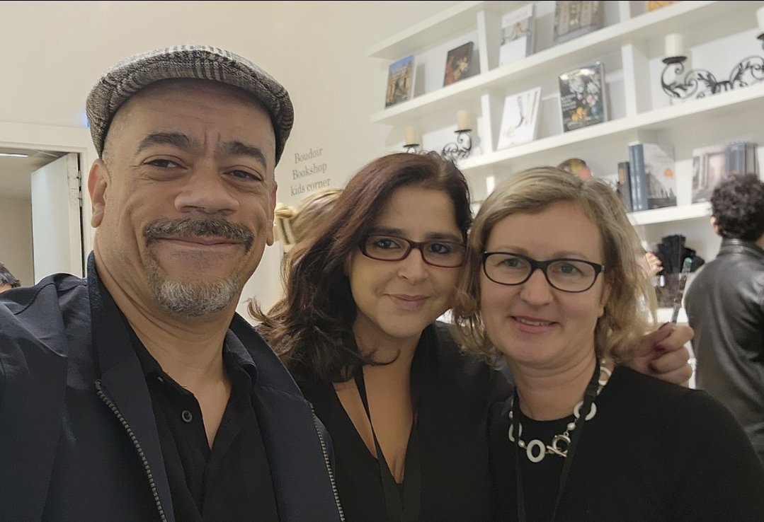 J'espère m'arrêter et dire bonjour aujourd'hui. <a href="/amisversailles/">Société des Amis de Versailles</a> et <a href="/sarah_bakkali/">LechâteaudelivresdeprincesseSarah</a>