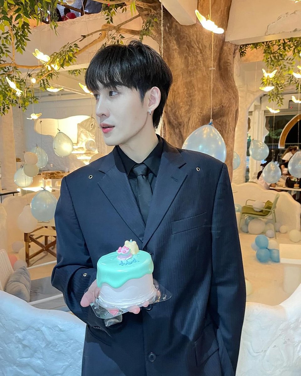 it__update's tweet photo. Happy birthday to Intouch น้อนนอิน ขอให้น้องอินมีแต่ความสุขขอให้คนรักคนหลงมากๆขึ้นแฟนคลับรักยิ่งขึ้นไปอีกนะคะ หล่อๆร่ำรวยๆค่ะ
ขอบคุณน้องอิน พี่ๆทีมงาน และแฟนคลับ ที่มาใช้สถานที่ มีคุณ นะคะ
Cr:🧁 Meekhun Dessert Cafe
@in_intouchh #in_intouchh
#24thintouchday https://t.co/MQyj13kCFM