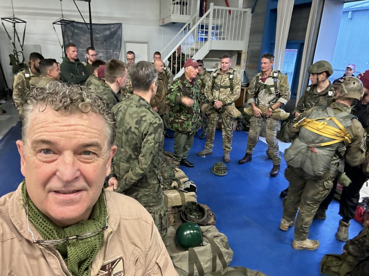 RichardCPendry's tweet photo. #Arnhem80 up early to draw & fit. Practice jump from a Sesna a head of the Dak on the weekend. Hope the weather improves.
#LiveTheEdge. #Military #Parachute
@TheParachuteReg https://t.co/Jw4nCSH5Iv