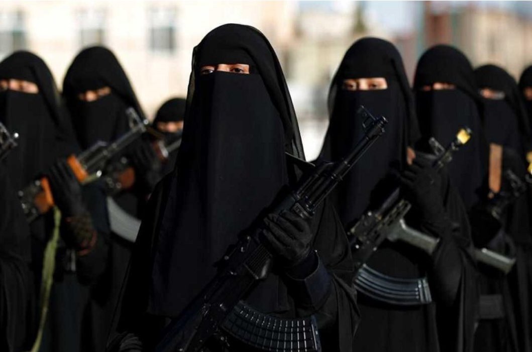 🚨 اقرأ عزيزي العراقي لكي تفهم من يحكمك • 
في الأسابيع القليلة القادمة سوف يصل طفل من تركمان الشيعة الى ذويه بعد مرور اكثر من عشر سنوات على اختطافه على ايدي تنظيم داعش الأرهابي من مدينة تلعفر •
علماً ان والد الطفل و والدته و عدد من افراد عائلته مازالوا مجهولين المصير او بالأحرى