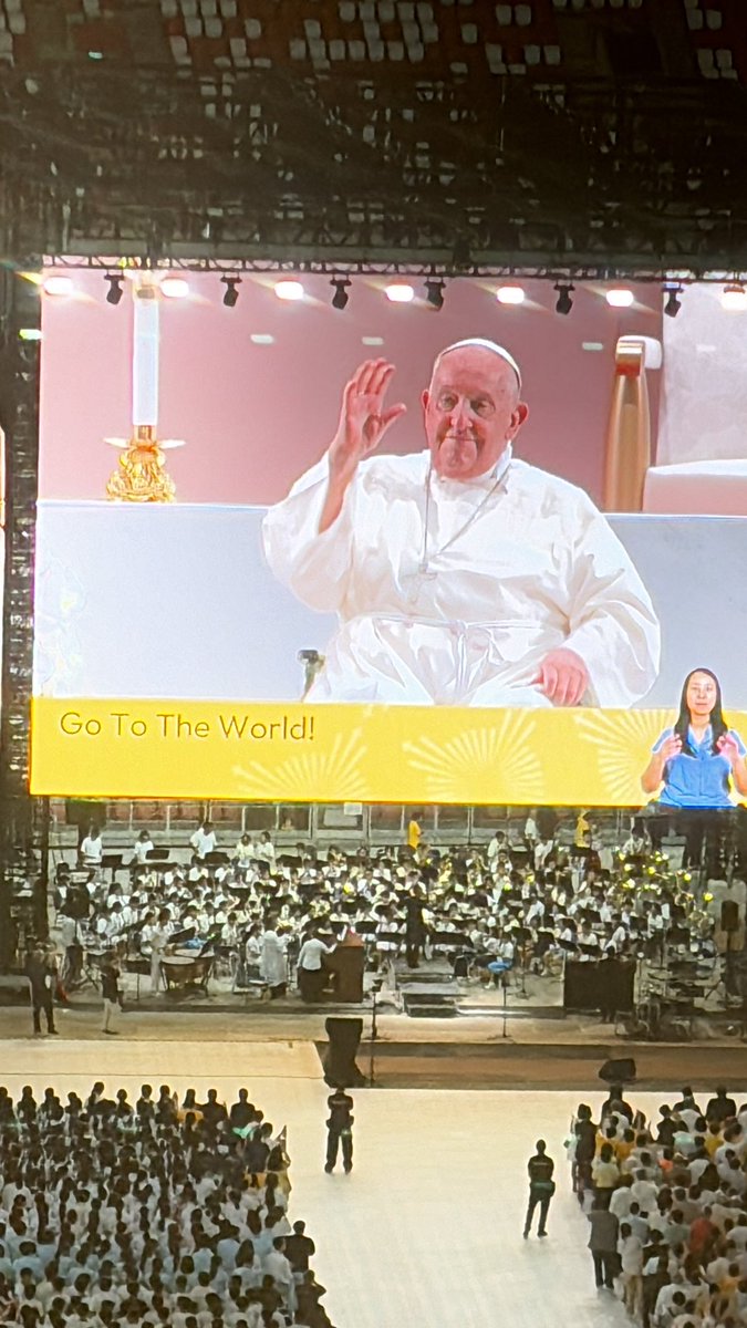 palmerdebra's tweet image. The finale of the Papal Mass was both beautiful and bittersweet. Saying goodbye to the Holy Father, but carrying his blessings and the spirit of this sacred moment in our hearts forever. 🙏✨ Goodbye, Holy Father, until we meet again.

#PapalMassFinale #CatholicUnity