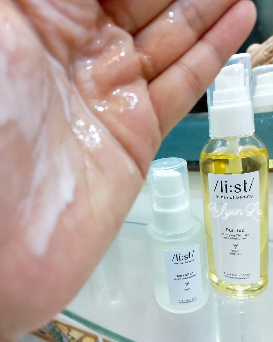 UyenLe811926's tweet photo. Nếu bạn bận rộn...Không có nhiều thời gian cho việc skincare 7749 bước. Thì 2 bạn nhà /li:st/:
*Dầu rửa mặt dưỡng da đa năng
*Serum SereniTea
Là 1 cặp đôi hoàn hảo cho việc chăm sóc da theo phong cách tối giản .
#minimalbeauty #puritea #serenitea https://t.co/f0yoifsYeq