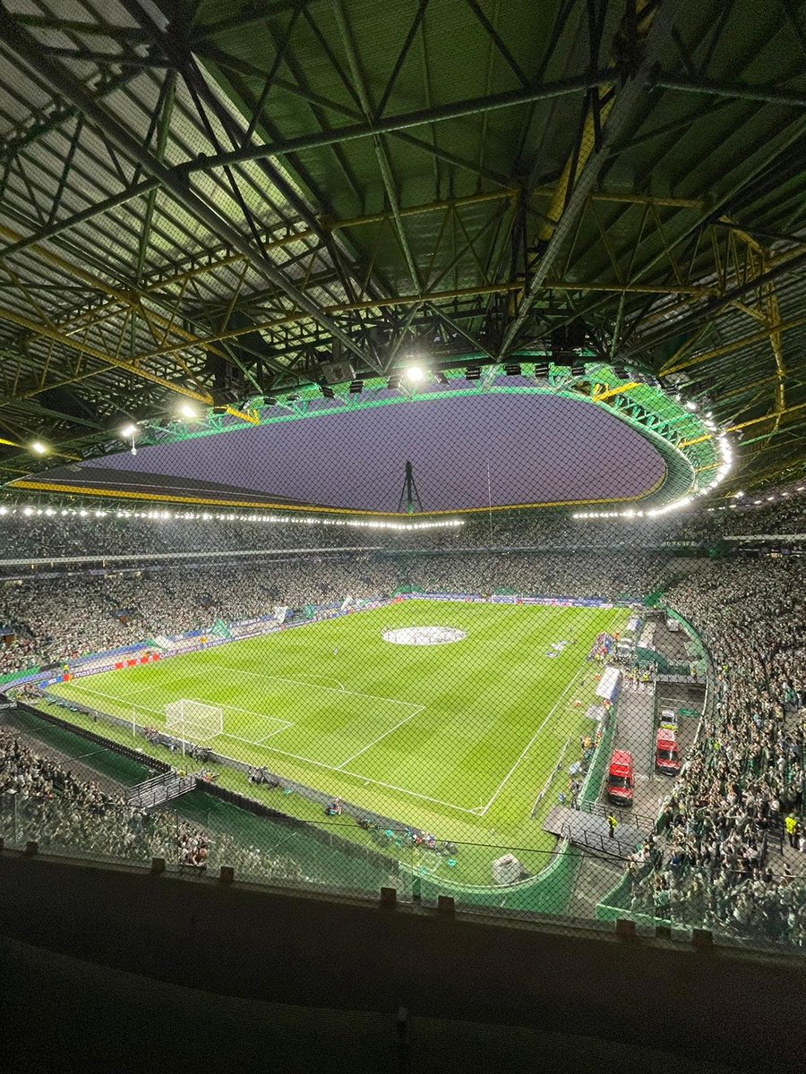 Les DDR s'exportent ! 🛫
En effet plusieurs de nos membres étaient présents ce mardi à Lisbonne pour le match contre le sporting ⚽