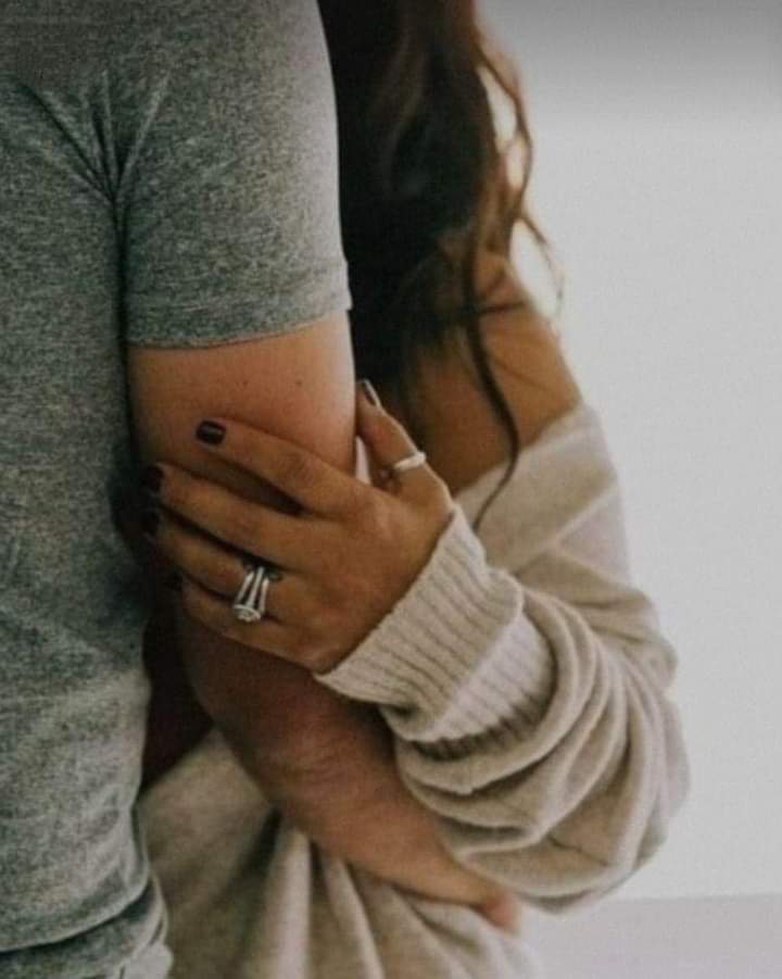 Disobbedite a tutto,
tranne che ai sensi...
loro hanno sempre ragione.
Vi auguro una splendida giornata di giovedì con affetto Gabriele 
#Gabrielecruccas 
#Disegnolucido