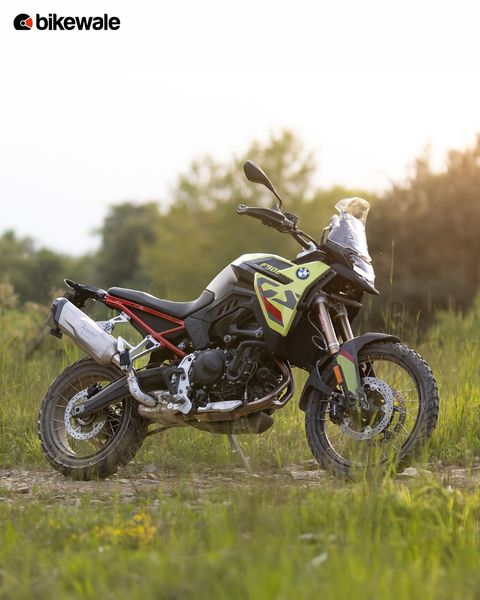BikeWale's tweet photo. #BMWMotorrad has launched the #F900GS in India, priced at Rs. 13.75 lakh (ex-showroom). The motorcycle will be available as completely built-up units (CBU) and the deliveries will commence from October 2024.
#bmw #f900gs #bmwf900gs #bikewale #bwlaunch #bikes #motorcycles https://t.co/RxRfMAURnl
