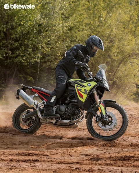 BikeWale's tweet photo. #BMWMotorrad has launched the #F900GS in India, priced at Rs. 13.75 lakh (ex-showroom). The motorcycle will be available as completely built-up units (CBU) and the deliveries will commence from October 2024.
#bmw #f900gs #bmwf900gs #bikewale #bwlaunch #bikes #motorcycles https://t.co/RxRfMAURnl
