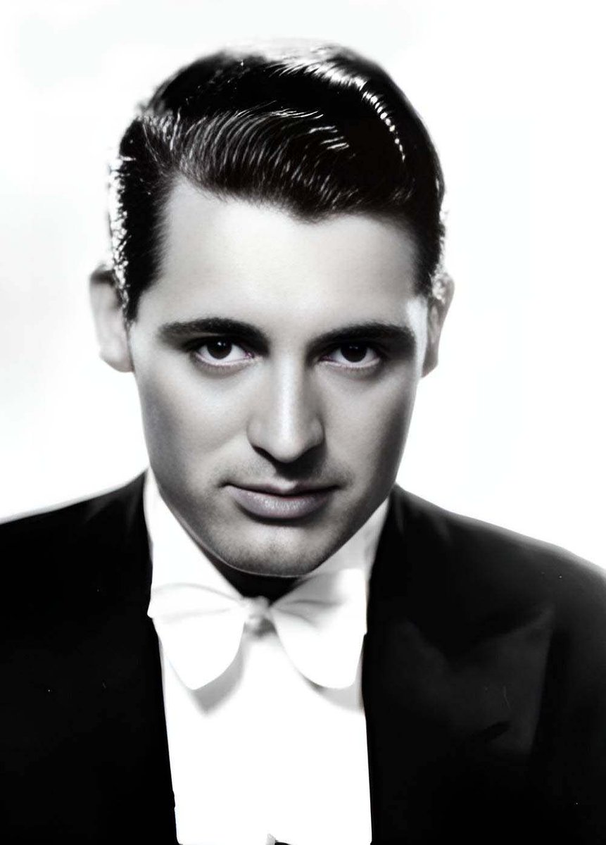 TimeMachineHQ's tweet photo. Before he was #CaryGrant, a young #ArchieLeach, in 1929/1930, when he was in "The Street Singer" at the Shubert Theater, NYC.π https://t.co/5YzzK0La6d