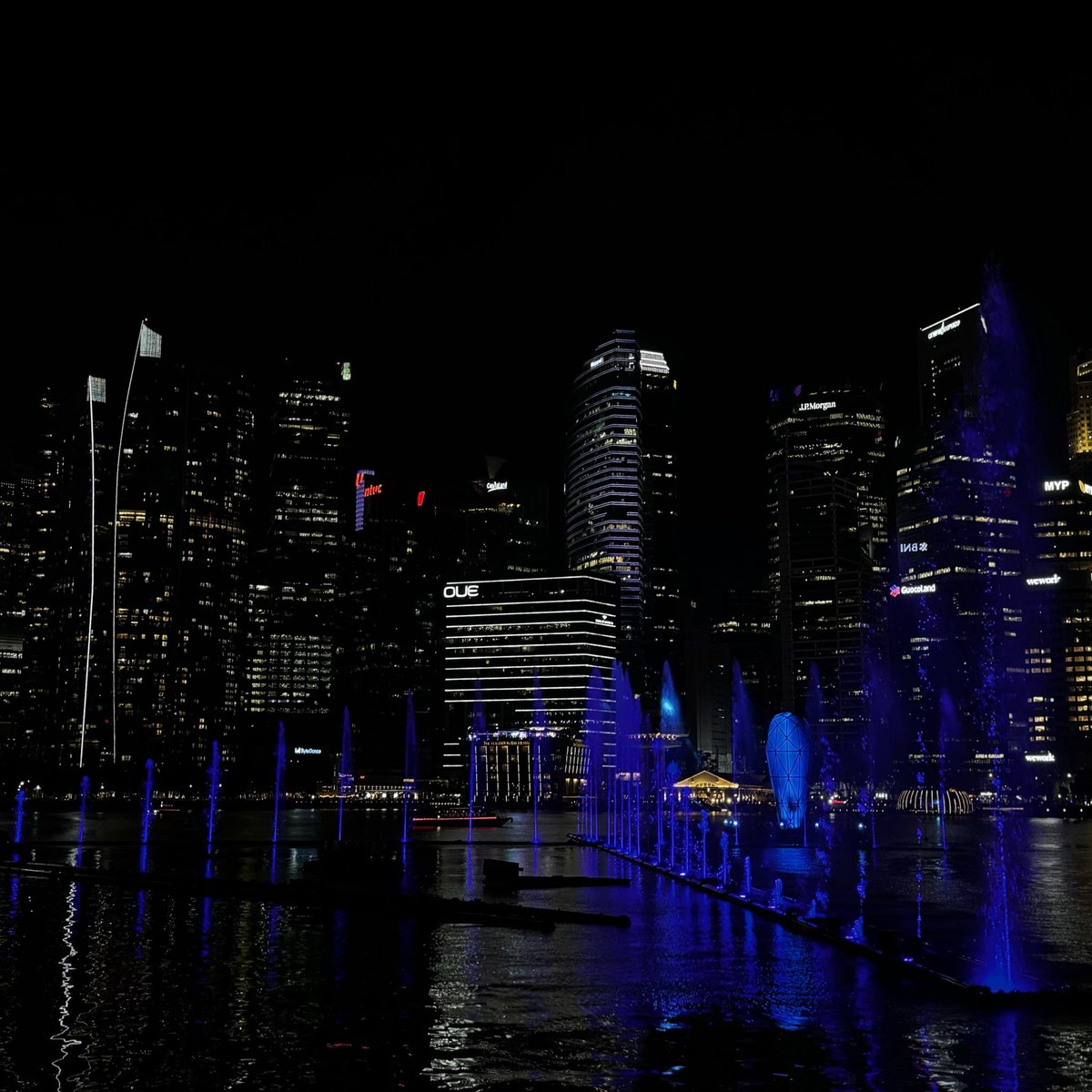 ien's tweet image. when in 🇸🇬