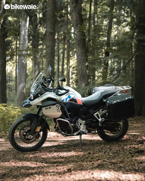 BikeWale's tweet photo. Besides the #F900GS, #BMWMotorrad has also launched the #F900GSAdventure in India, priced at Rs. 14.75 lakh (ex-showroom).
#bmwf900gsadventure #bikewale #bwlaunch #bikes #motorcycles #bikeupdates #motorcycleupdates https://t.co/UeQFuwUuTJ