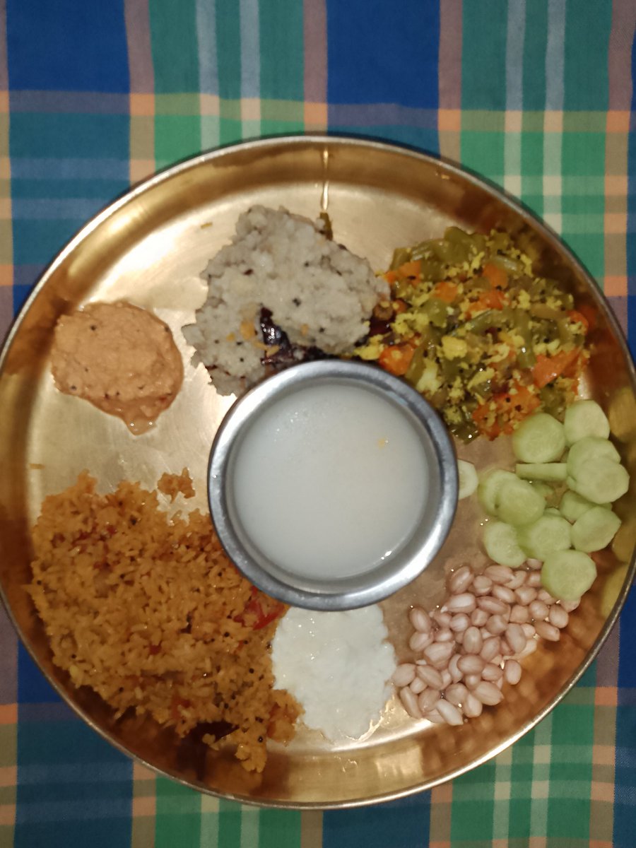 ThiBharat's tweet photo. #dailyarogyafood
🌿🌷🌿Have this delicious and healthy Brunch Dear friends 🌿🌷🌿
#varagupongal  with coconut chutney 
#tomatorice with curd
#kambu kozh
#carrotbeans Poriyal
#cucumber 
#soakedgroundnuts https://t.co/notSrCHeTn
