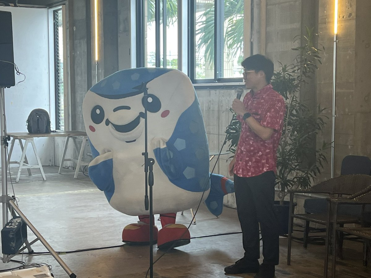 ryuji_tokiwagi's tweet photo. 琉球アルファドライブ創設記念イベント。ジンベーニョも来てるよ❣️県内外のコミュニティキーパーソンと共に、中部、南部に続き、“北部”らしさを丁寧に文脈を紐解きながらアップデートしていきます。
#琉球アルファドライブ #coconova #okinawa https://t.co/A7ow2e7ZuQ