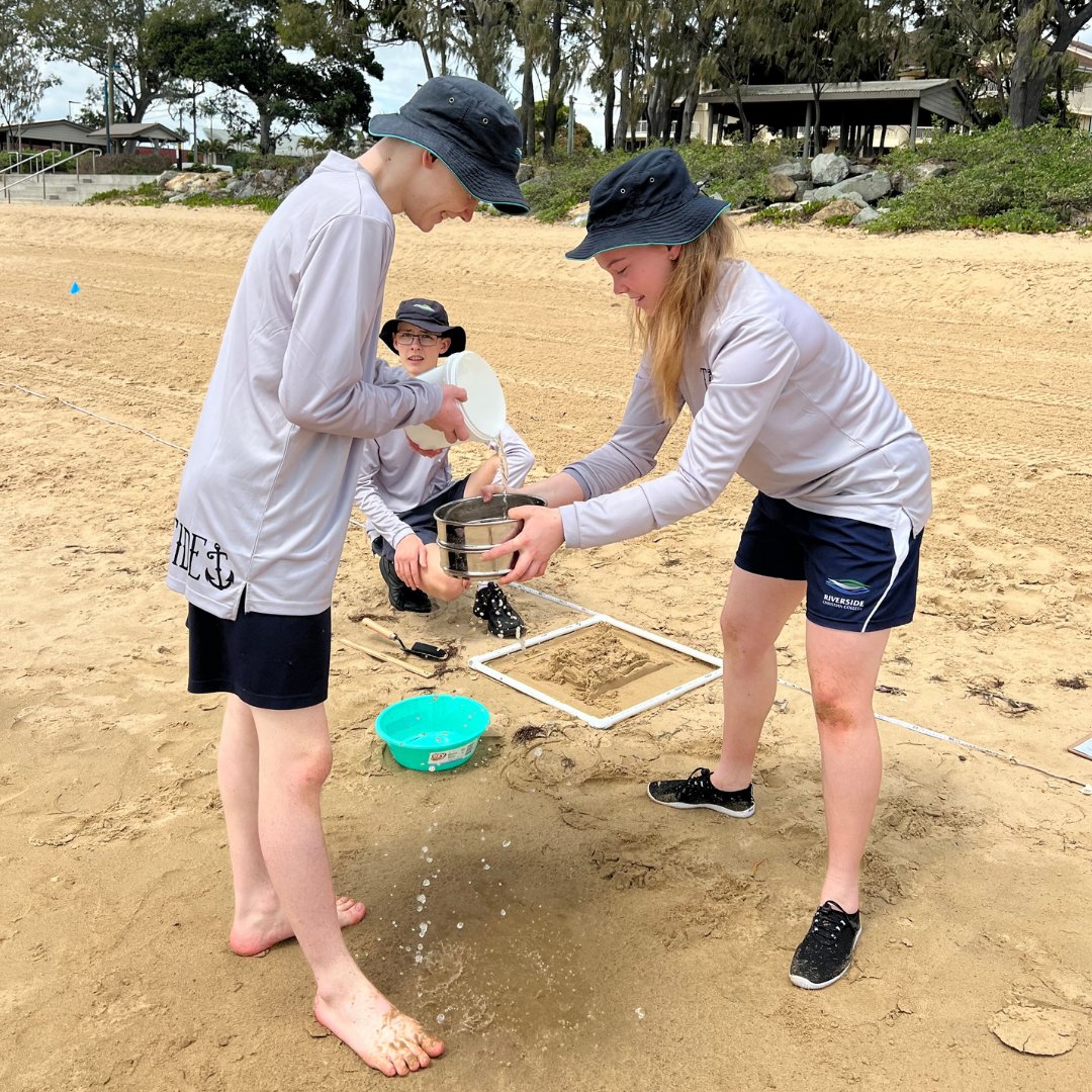 AUSMAP_AU's tweet photo. We travelled up to Hervey Bay in QLD by invitation of #RiversideChristianCollege to as a part of their Engaging Science Grant by @qldgov. Thanks to Mayor George Seymour &amp; @adriantantarimp for stopping by. Supported by the #QLDGov #EngagingScienceGrants. https://t.co/a2292pitWp