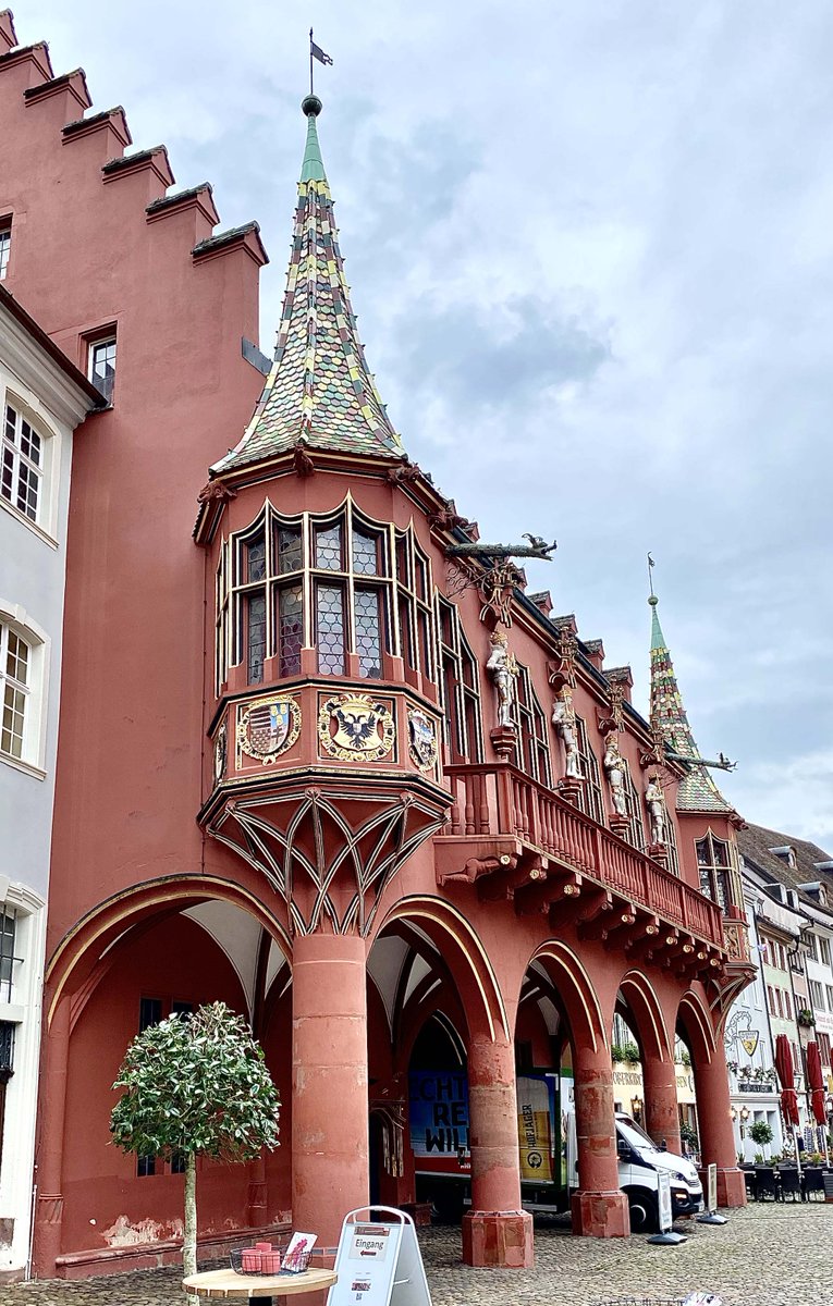 Eddy De Robertis delivered an inspiring speech at the Spemann &amp; Mangold Conference dinner in the stunning Historisches Kaufhaus in Freiburg. #SpemannMangold2024