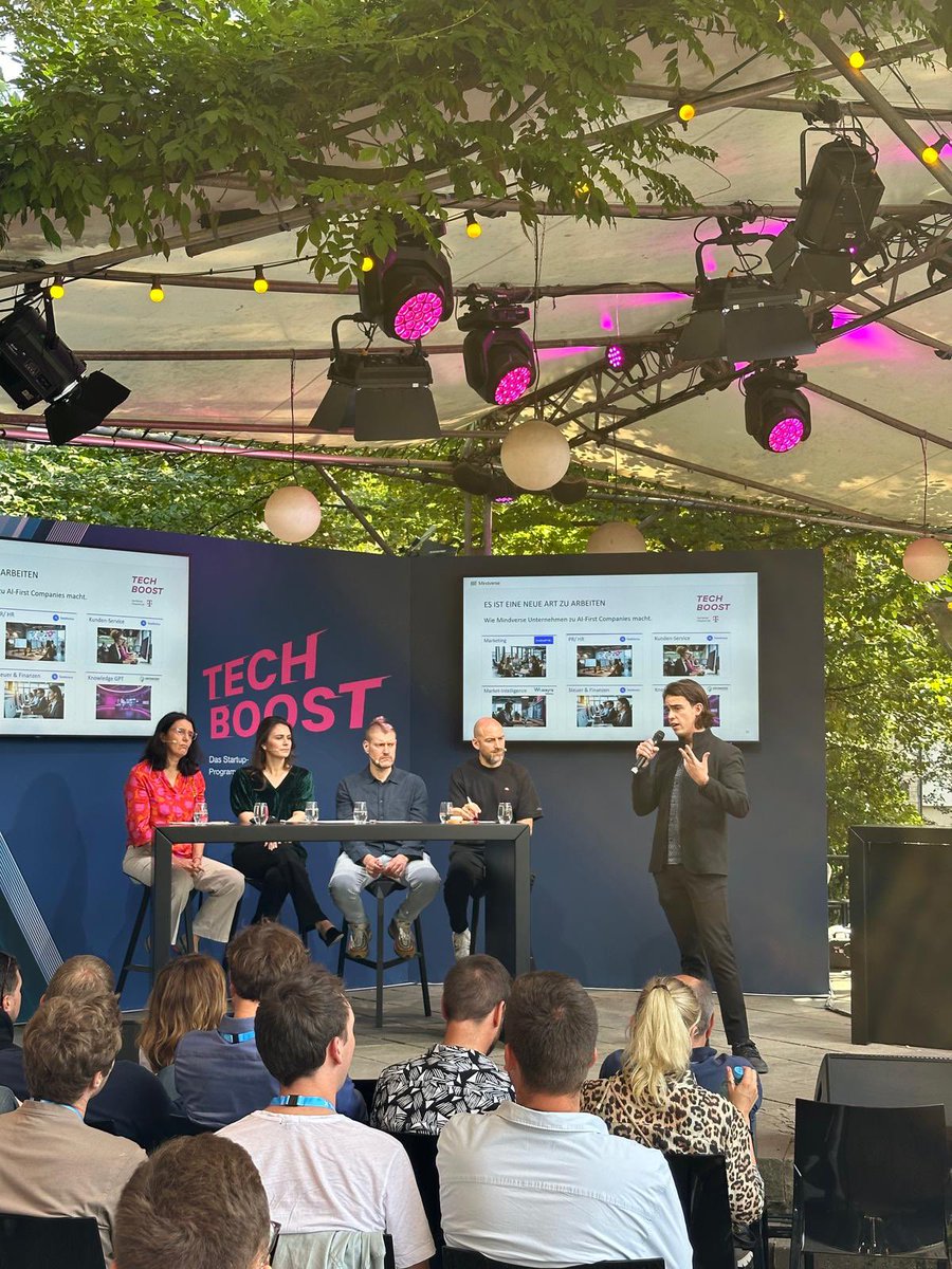 nllorenz's tweet image. 🚀 Amazing day at #DigitalX by @deutschetelekom ! We pitched our AI startup at the #TechBoost competition in front of an awesome jury, and we WON! 🏆🎉