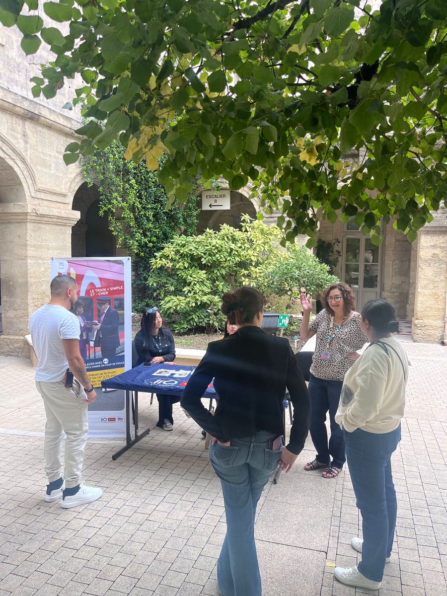 acmontpellier's tweet photo. 🛴🚲🚊🚌 À l’occasion de la Semaine Européenne de la Mobilité, du 16 au 22 septembre, l’@acmontpellier & la @RA_Occitanie organisent des stands de conseil en mobilité avec @lio_train_sncf et #mobileco pour les personnels du rectorat et de la @34Dsden ! Merci à nos partenaires. https://t.co/j0wPCbIPBy