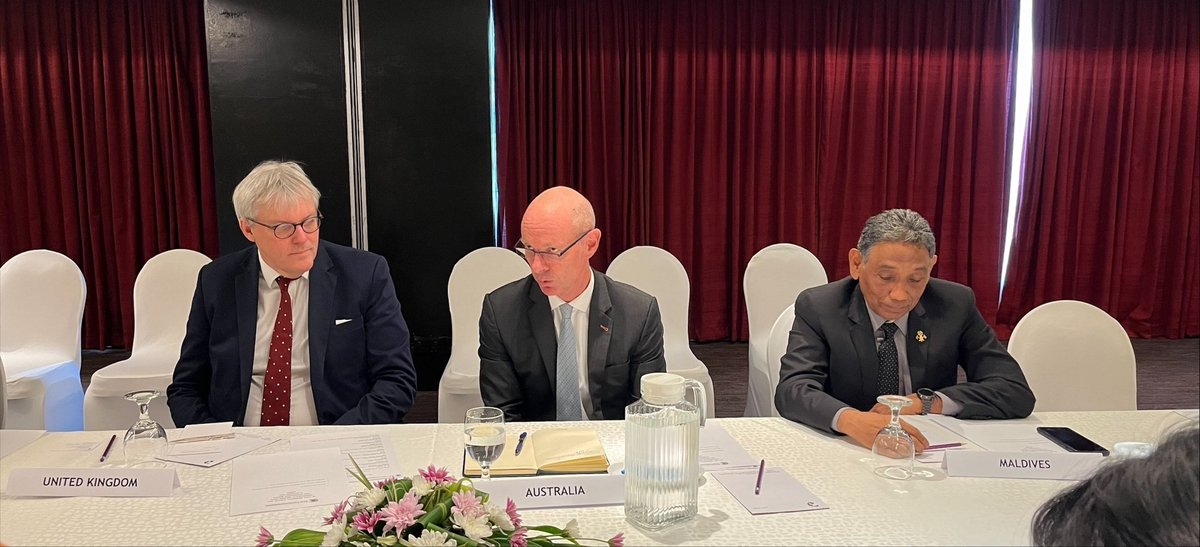 <a href="/DannyFaure/">Danny Faure</a> The #Commonwealth Observer Group met with Sri Lanka's Attorney General to gain insight into the country's legal framework, and with Commonwealth High Commissioners to gather assessments on the pre-election environment, ahead of the presidential election on Saturday.