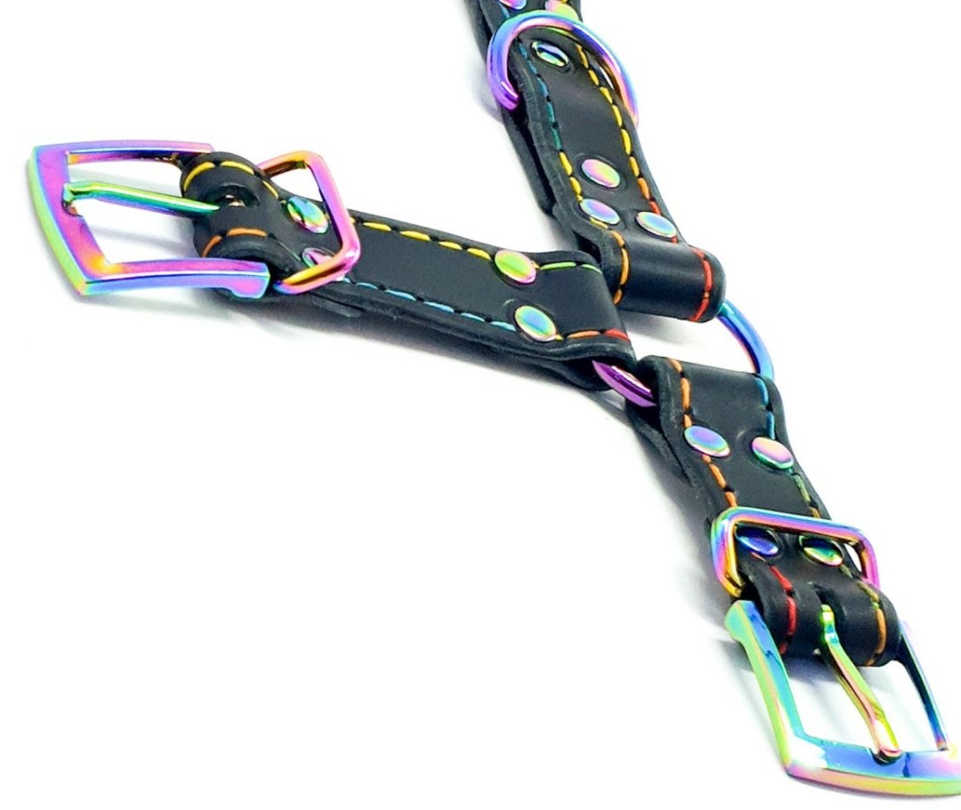 #Pride themed #Bulldogharness 🏳️‍🌈
Made of high quality cattle leather, #rainbow hardware, handstitched using rainbow thread.

Size: XS - M 
#leathergear