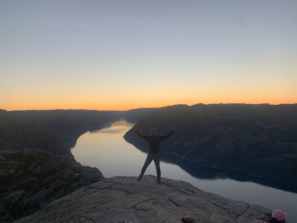 God torsdag fra  Preikestolen