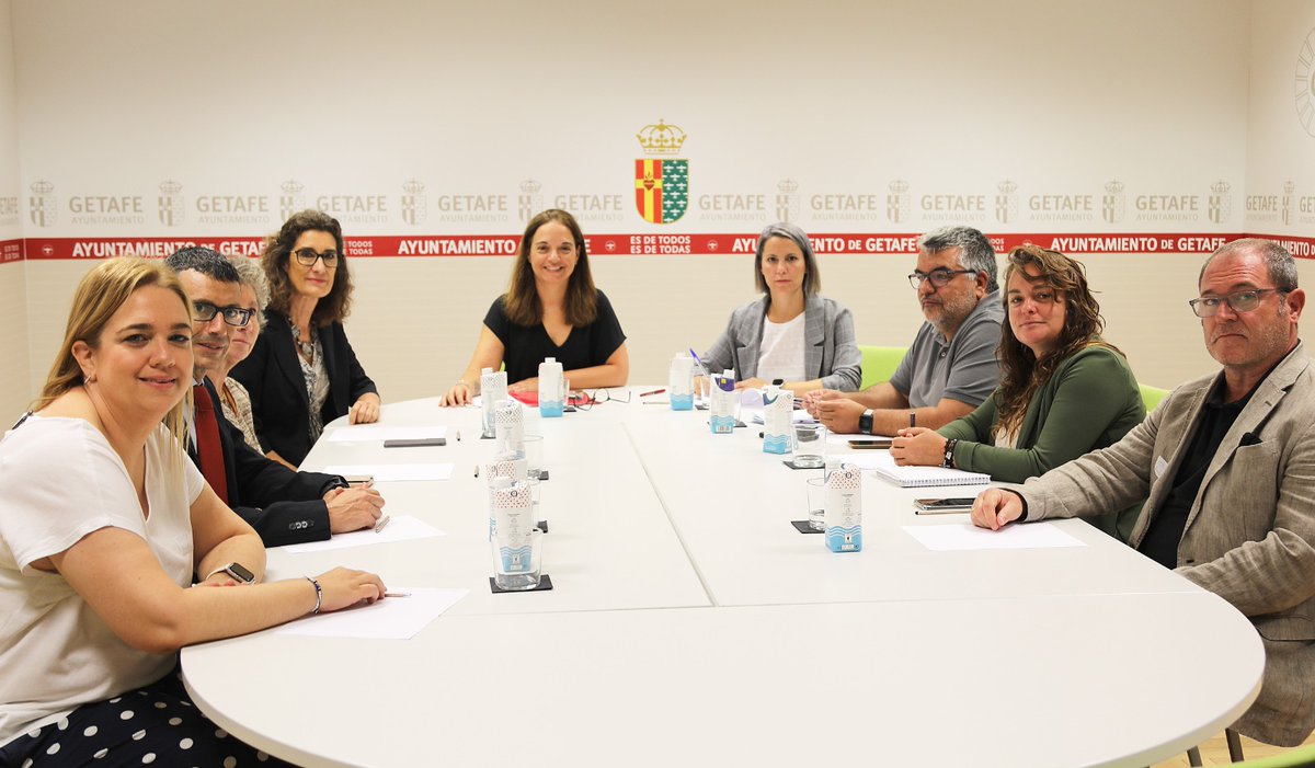 La alcaldesa, y la concejala de <a href="/SaludGetafe/">Salud Getafe</a>, se han reunido por primera vez con la nueva gerente del Hospital de #Getafe, para trasladarle todas las reivindicaciones sanitarias que vecinos, entidades y profesionales vienen acumulando en los últimos años.