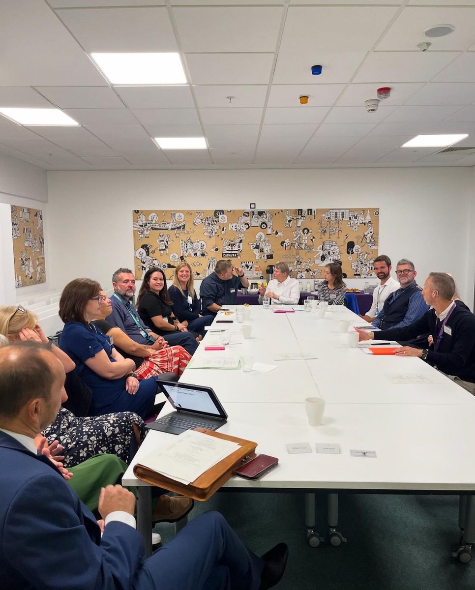 The RT Hon Sir Stephen Timms, the Minister of State (minister for social security and disabilities) enjoyed a tour of our school and joined the Education subgroup of the BSL advisory board with Heads, DHTs, DIs and BDA CEO to share views on BSL and Deaf Ed.
