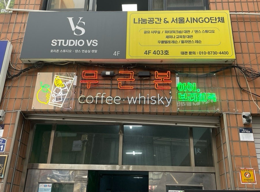 _sad_summer's tweet photo. 재현이 진짜 성수에서만 노나봐 ㅋㅋㅋㅋㅋ 
저 집도 저 초콜릿을 안주로 주고... https://t.co/E902LEdrkq